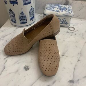 Clarks 6.5 leather perforated loafers soft bendable like new
